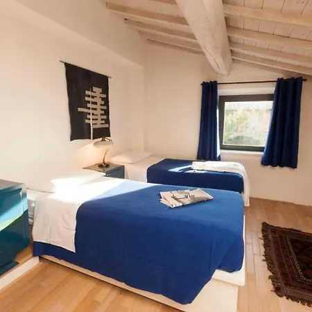 Villa Sleeps 20 Pool Wifi